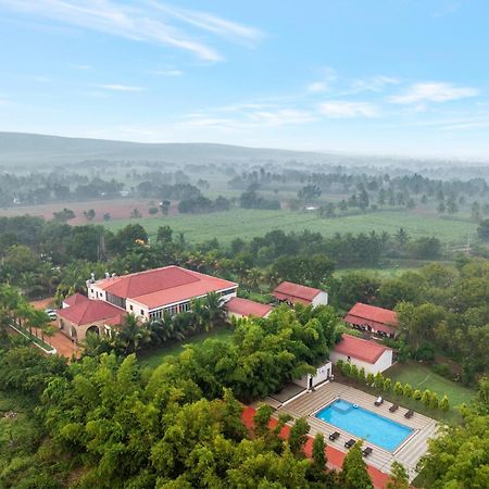 Hotel Sterling Banashree Badami Extérieur photo