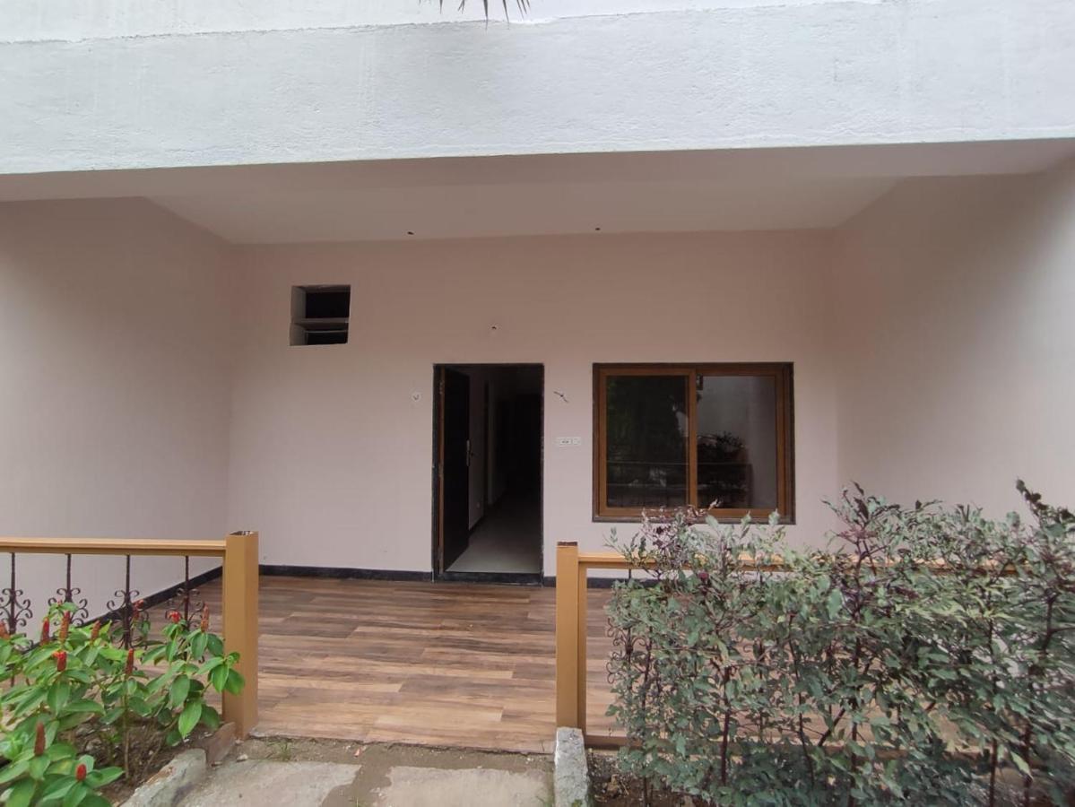 Hotel Sterling Banashree Badami Extérieur photo