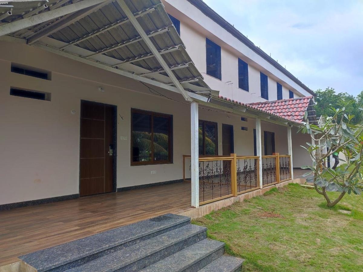 Hotel Sterling Banashree Badami Extérieur photo