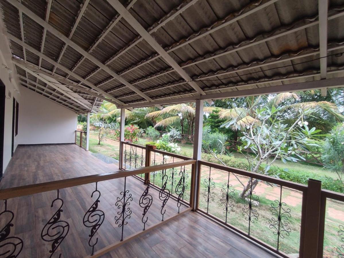 Hotel Sterling Banashree Badami Extérieur photo