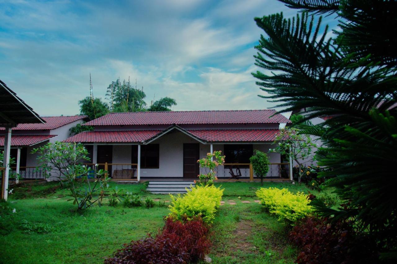 Hotel Sterling Banashree Badami Extérieur photo