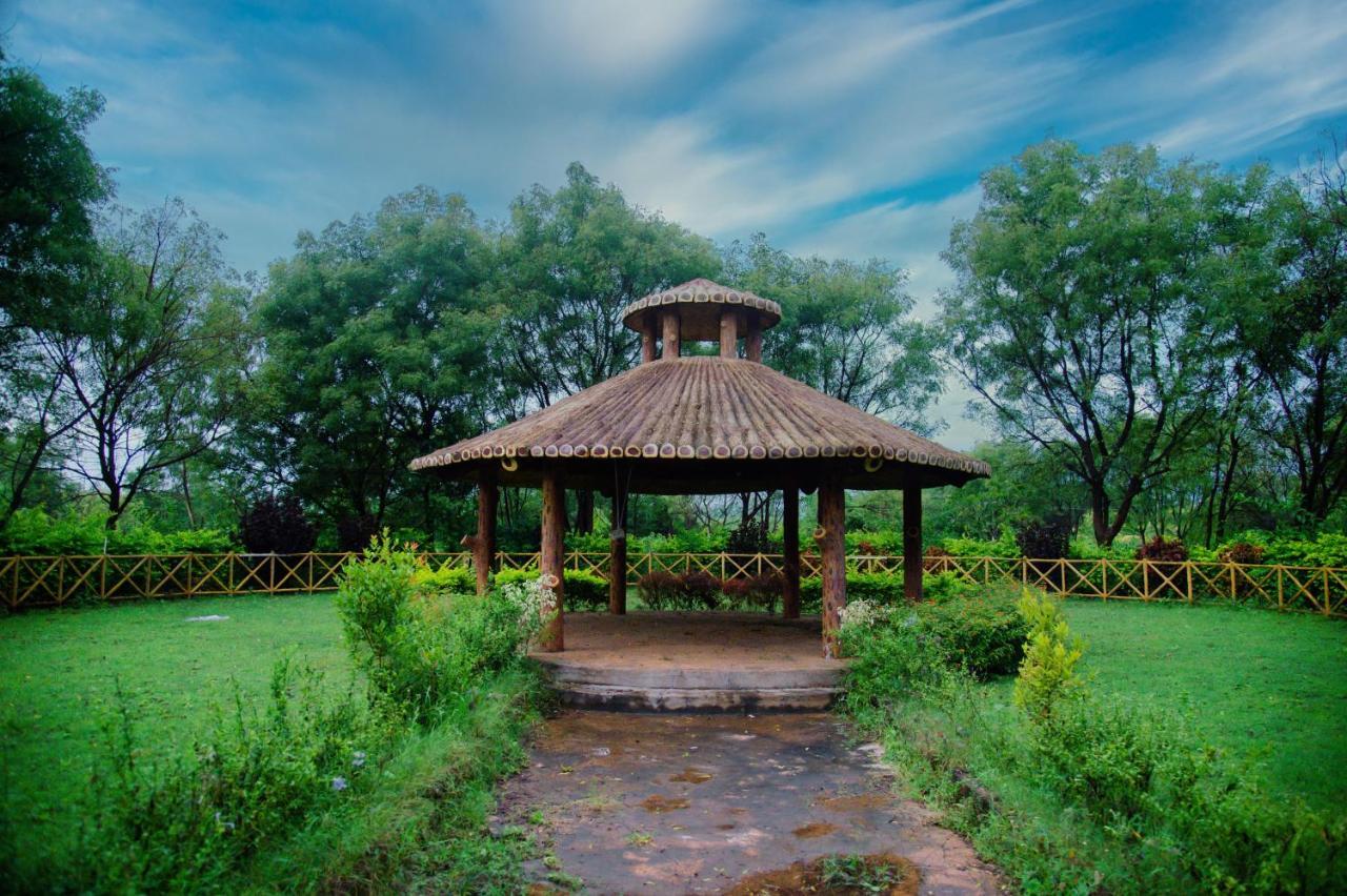 Hotel Sterling Banashree Badami Extérieur photo