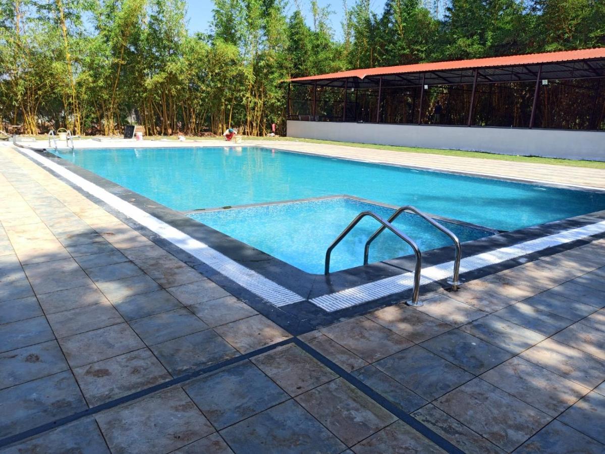 Hotel Sterling Banashree Badami Extérieur photo