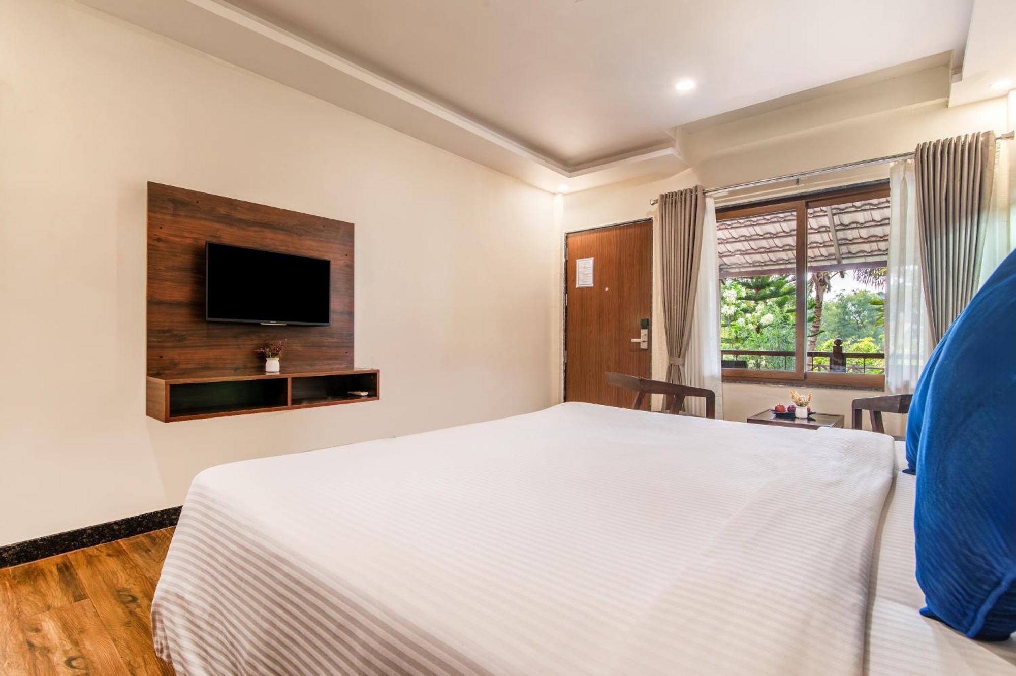 Hotel Sterling Banashree Badami Extérieur photo