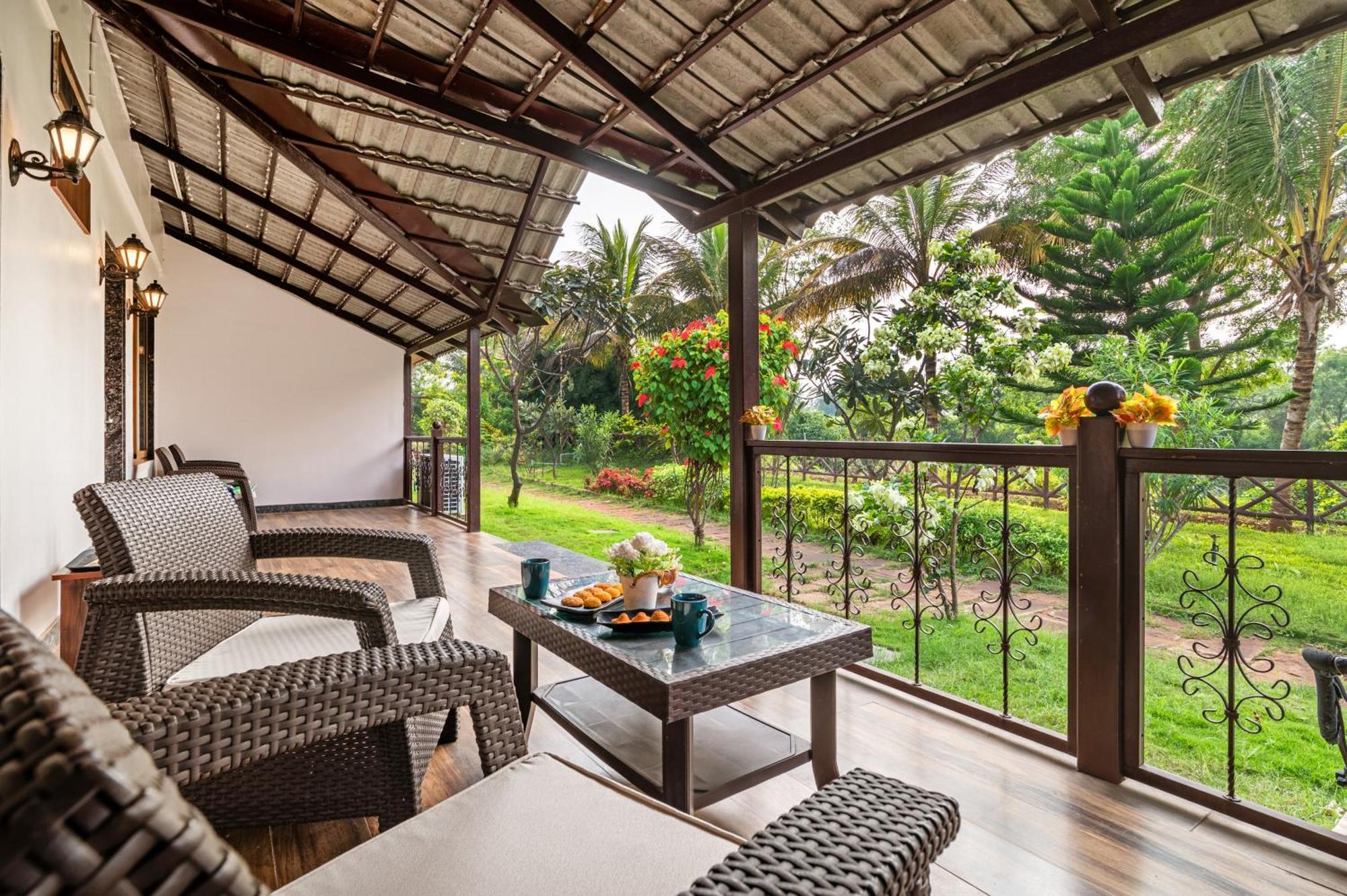 Hotel Sterling Banashree Badami Extérieur photo