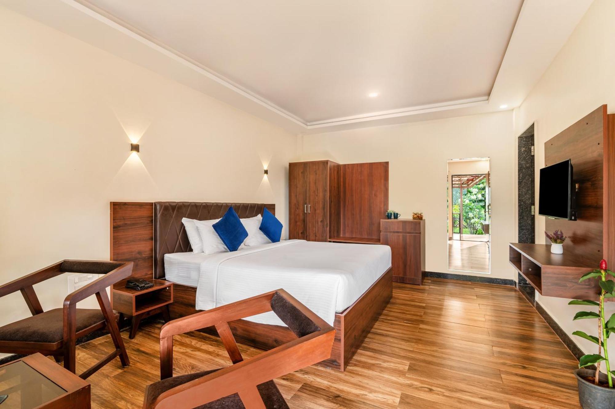 Hotel Sterling Banashree Badami Extérieur photo