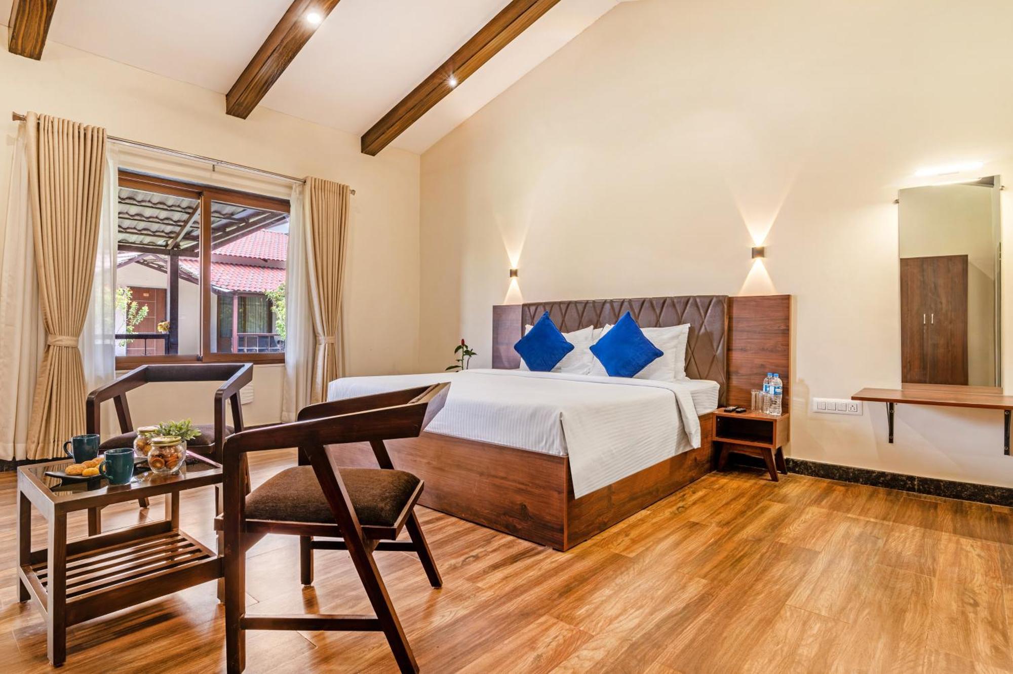 Hotel Sterling Banashree Badami Extérieur photo