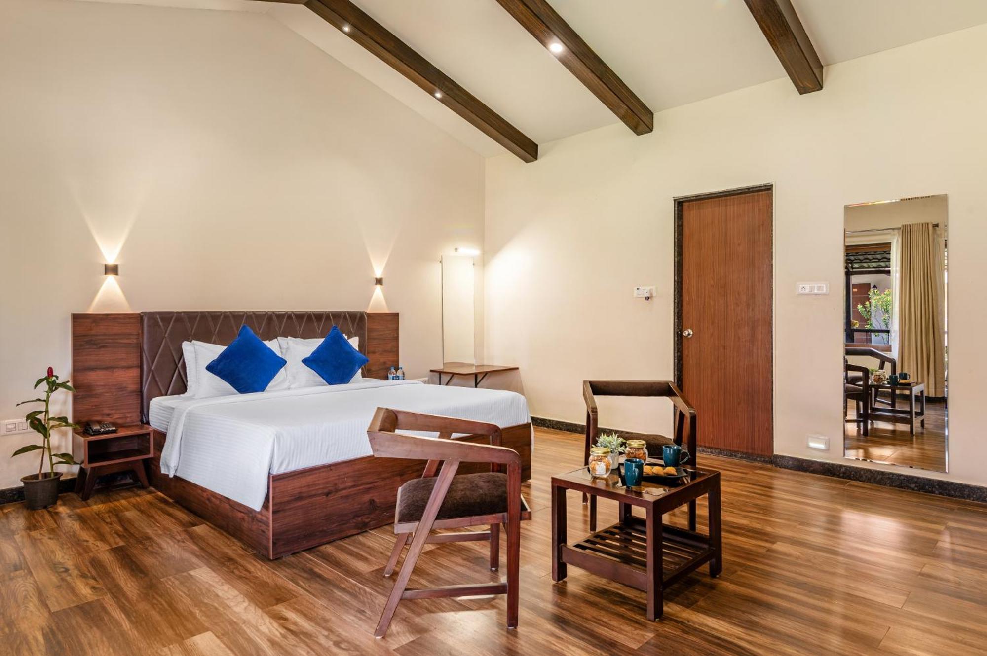 Hotel Sterling Banashree Badami Extérieur photo