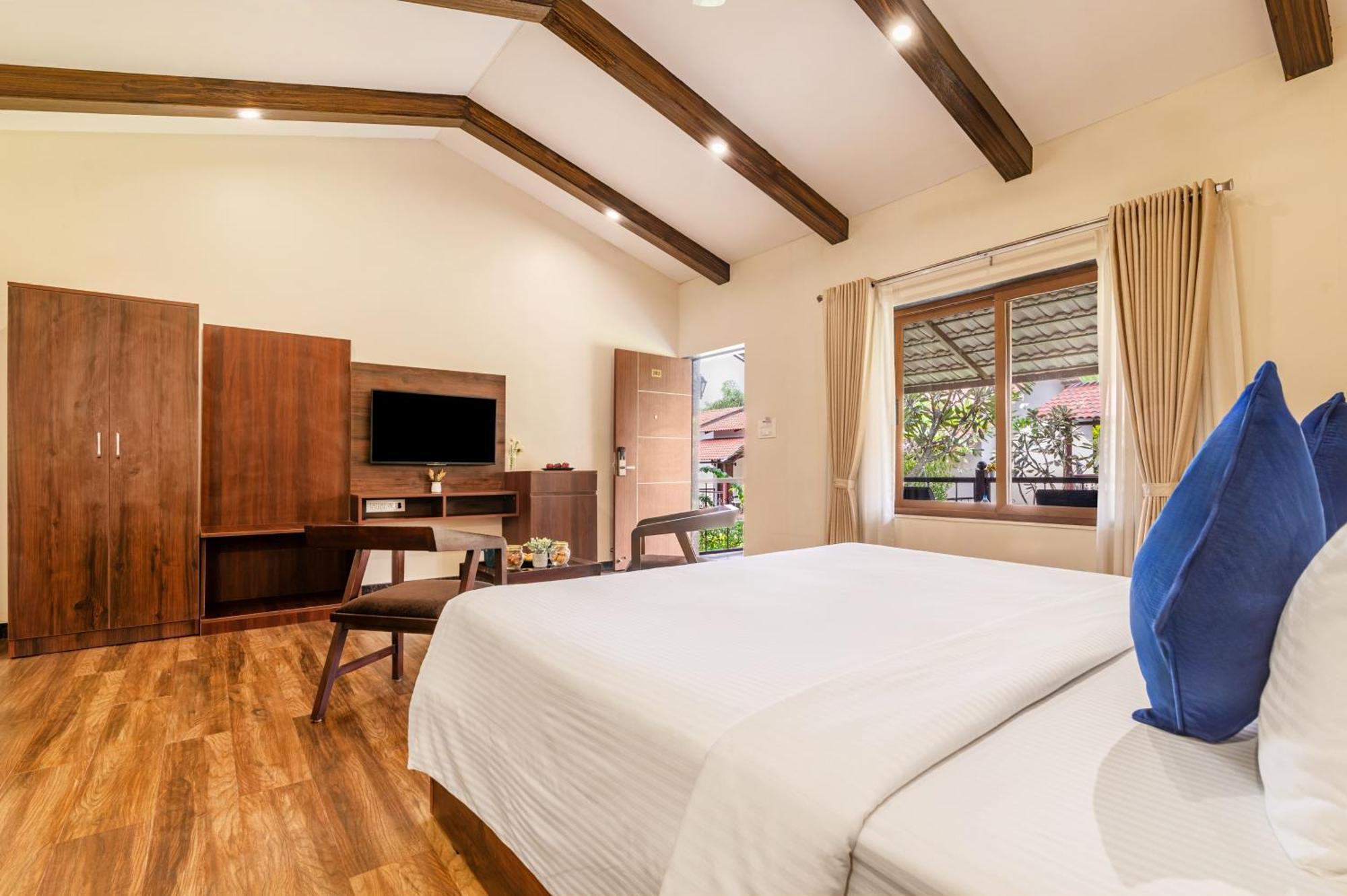Hotel Sterling Banashree Badami Extérieur photo