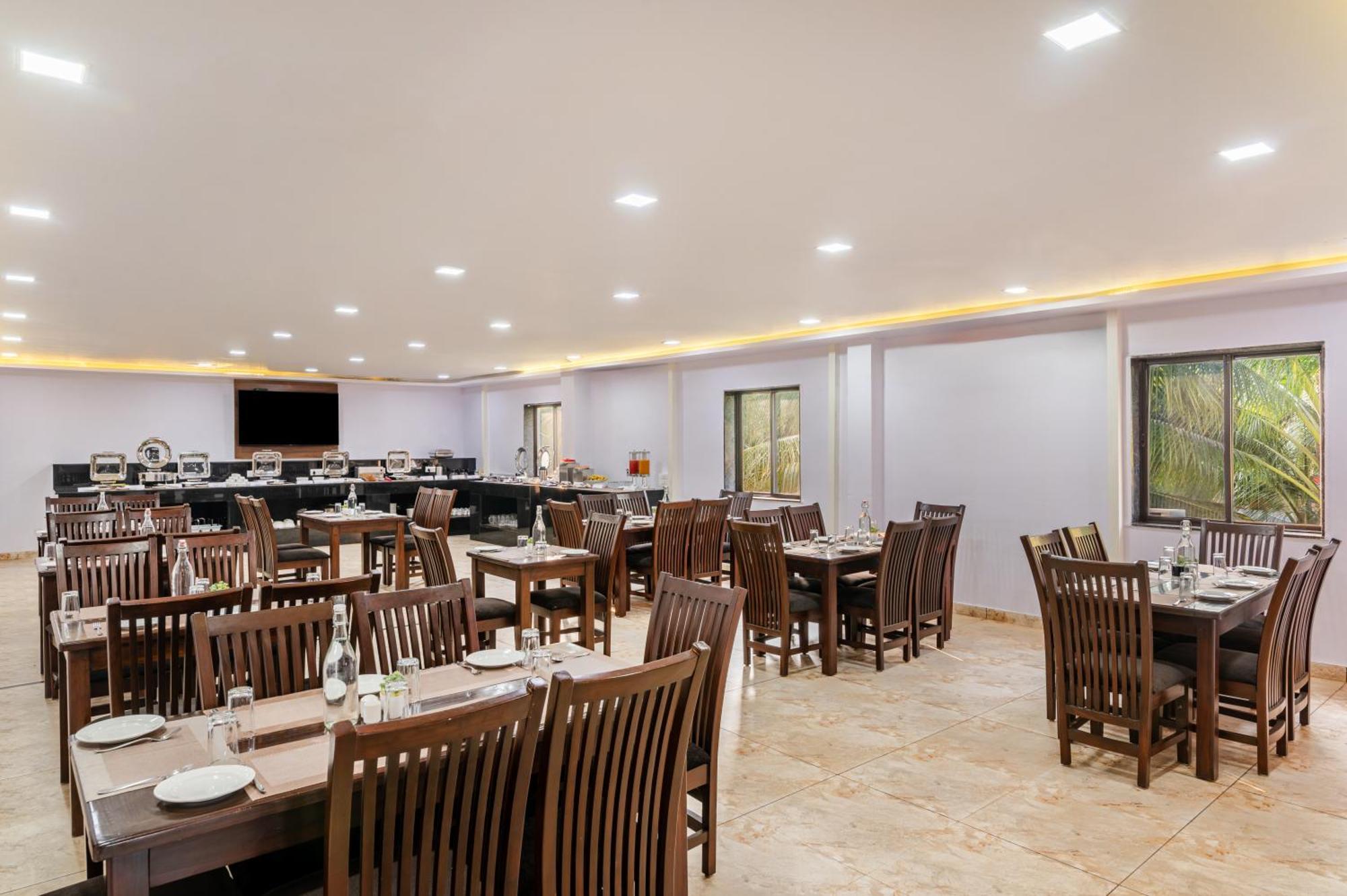 Hotel Sterling Banashree Badami Extérieur photo