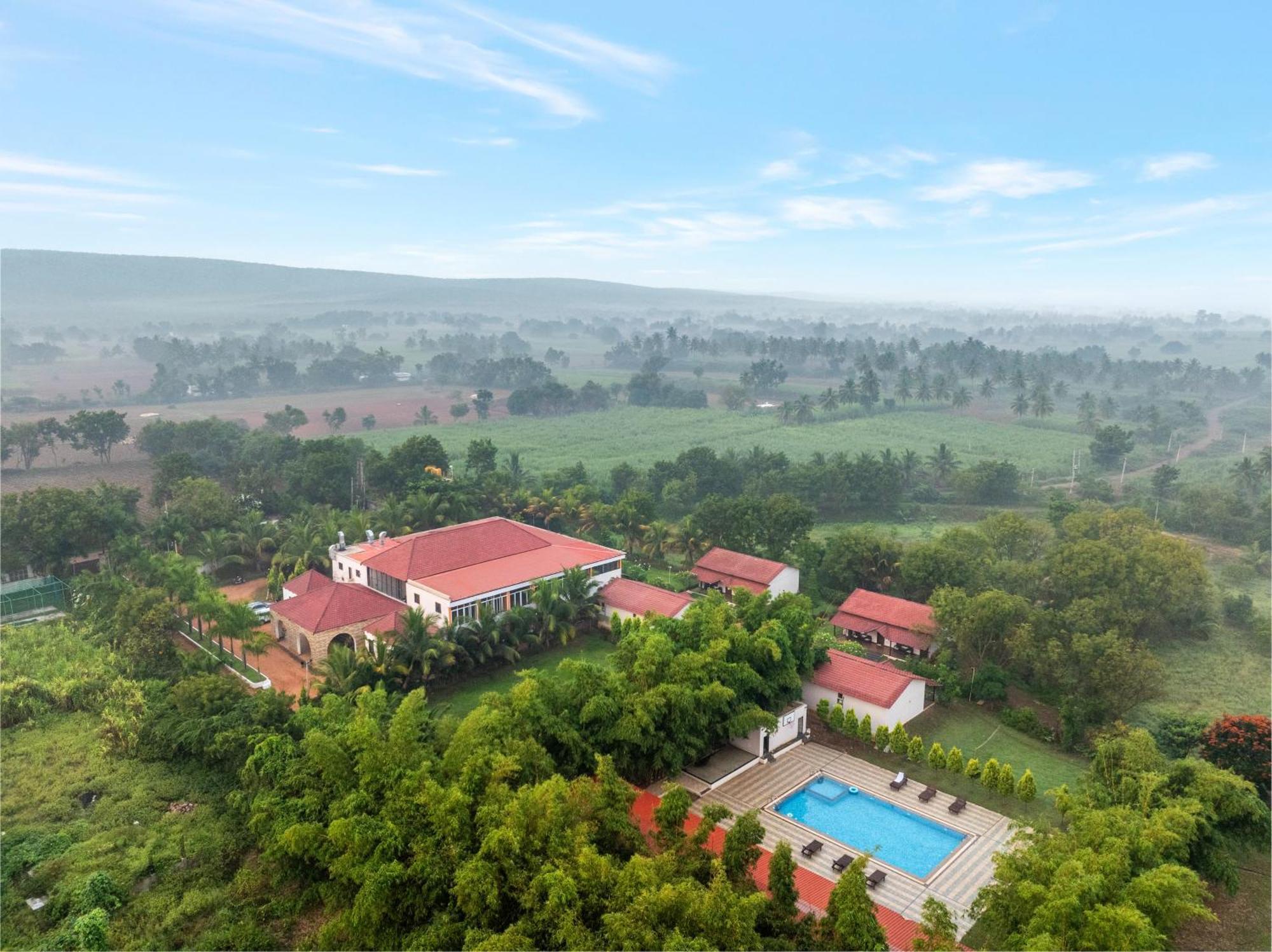 Hotel Sterling Banashree Badami Extérieur photo