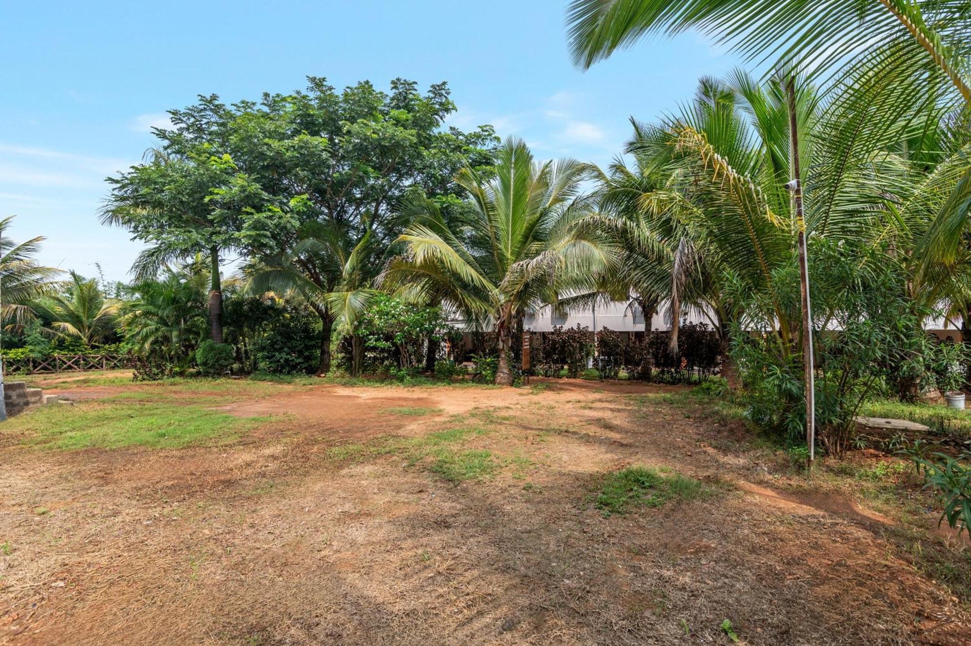 Hotel Sterling Banashree Badami Extérieur photo