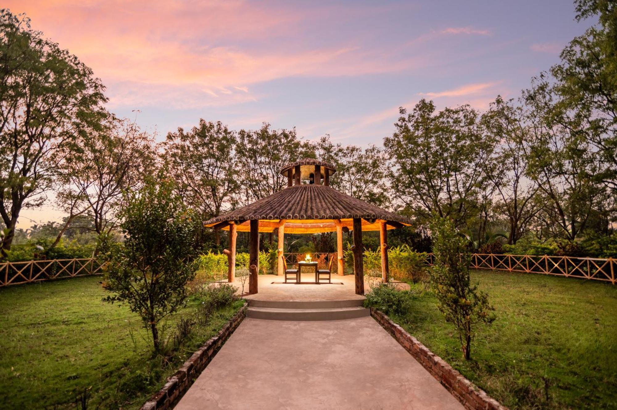 Hotel Sterling Banashree Badami Extérieur photo