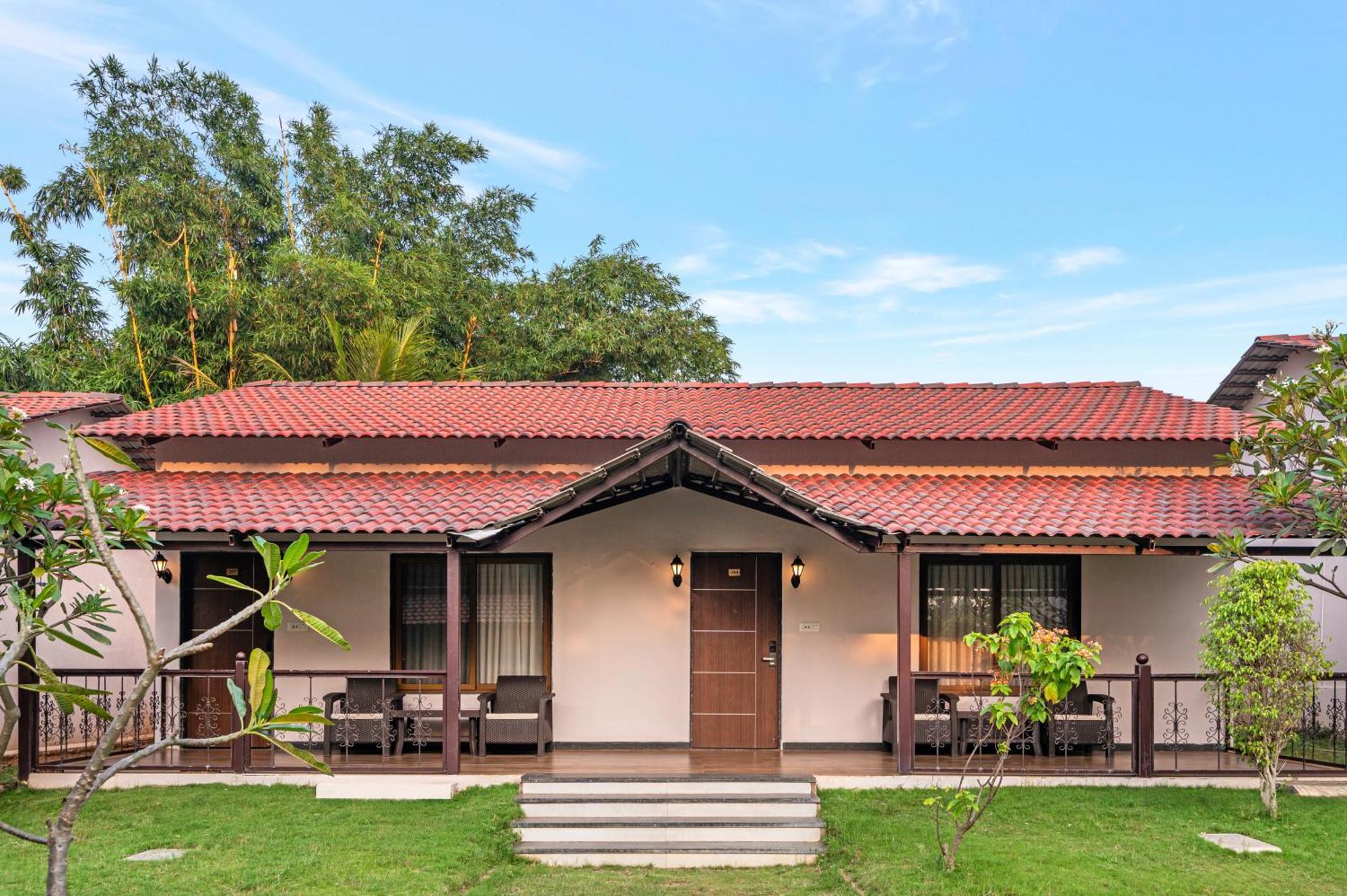 Hotel Sterling Banashree Badami Extérieur photo