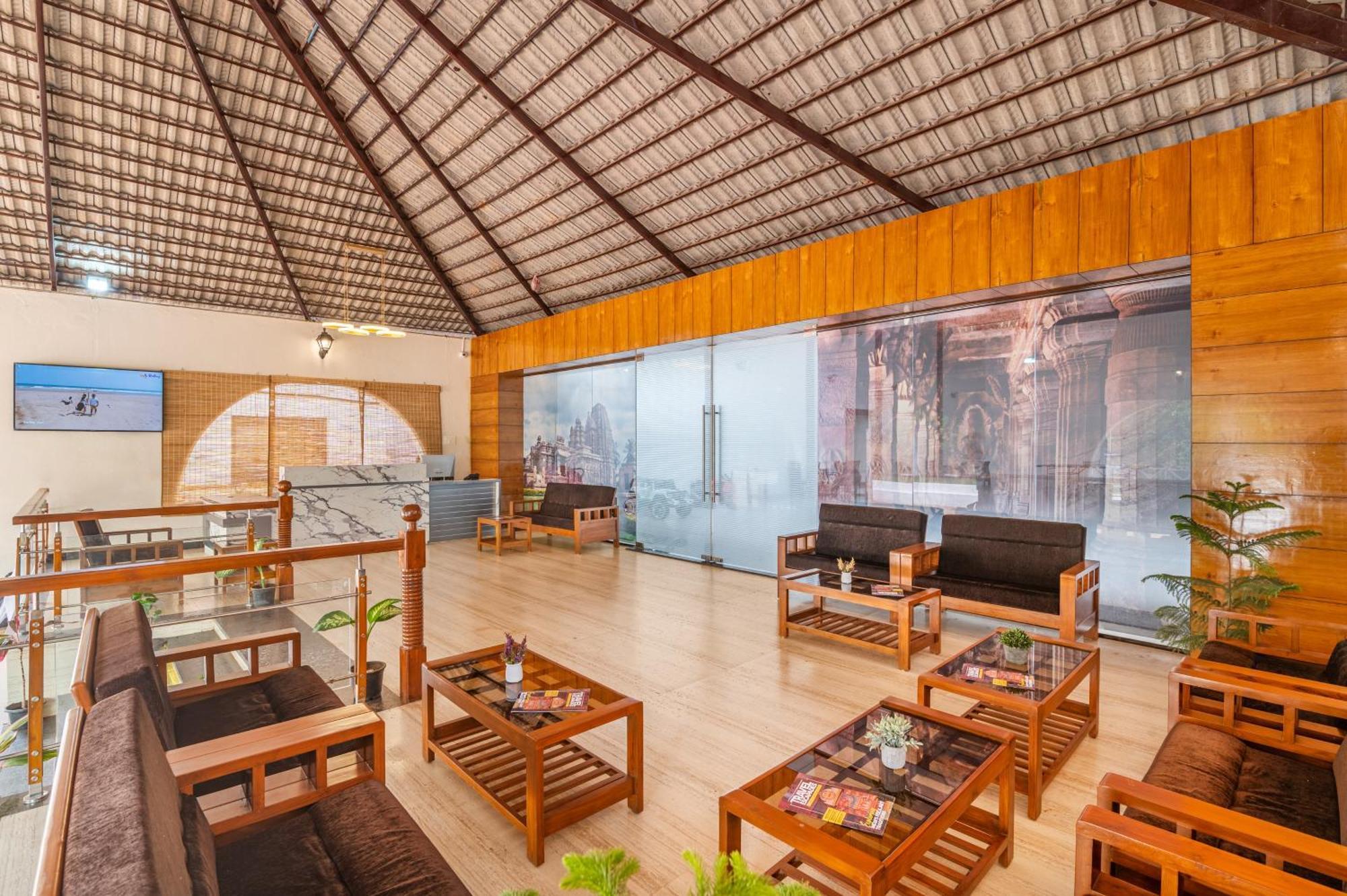 Hotel Sterling Banashree Badami Extérieur photo