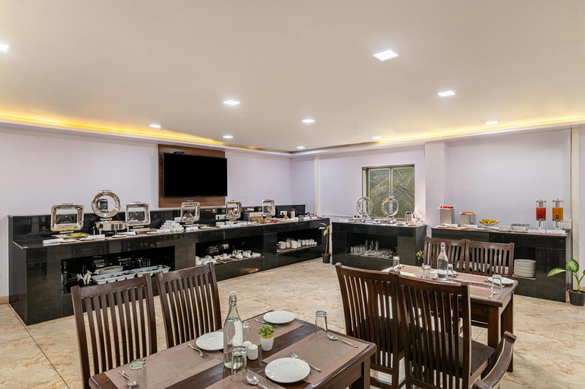 Hotel Sterling Banashree Badami Extérieur photo